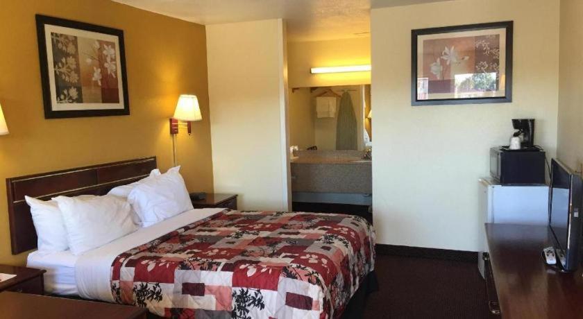 Americas Best Value Inn - Batesville Bagian luar foto